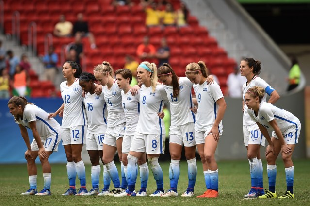 Estados_Unidos_x_Suécia_-_Futebol_feminino_-_Olimpíada_Rio_2016_(28862557141).jpg